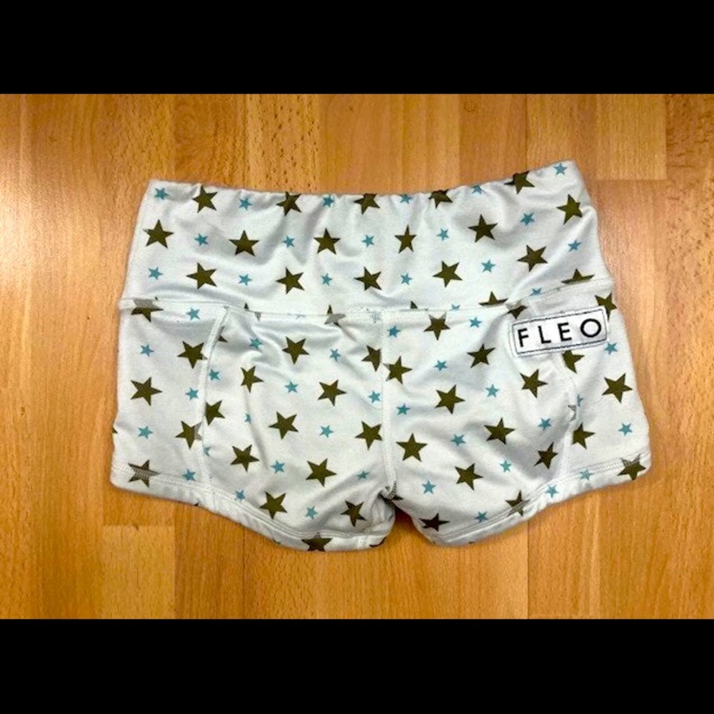 Fleo Blue Stars Contour Crossfit Booty Short
X-Small
Double Lining, Low Rise
